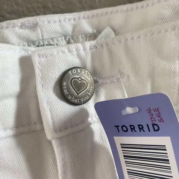 Torrid Jean Shorts White Denim Stretch High Rise Bermuda plus size 26 NEW - Picture 5 of 13